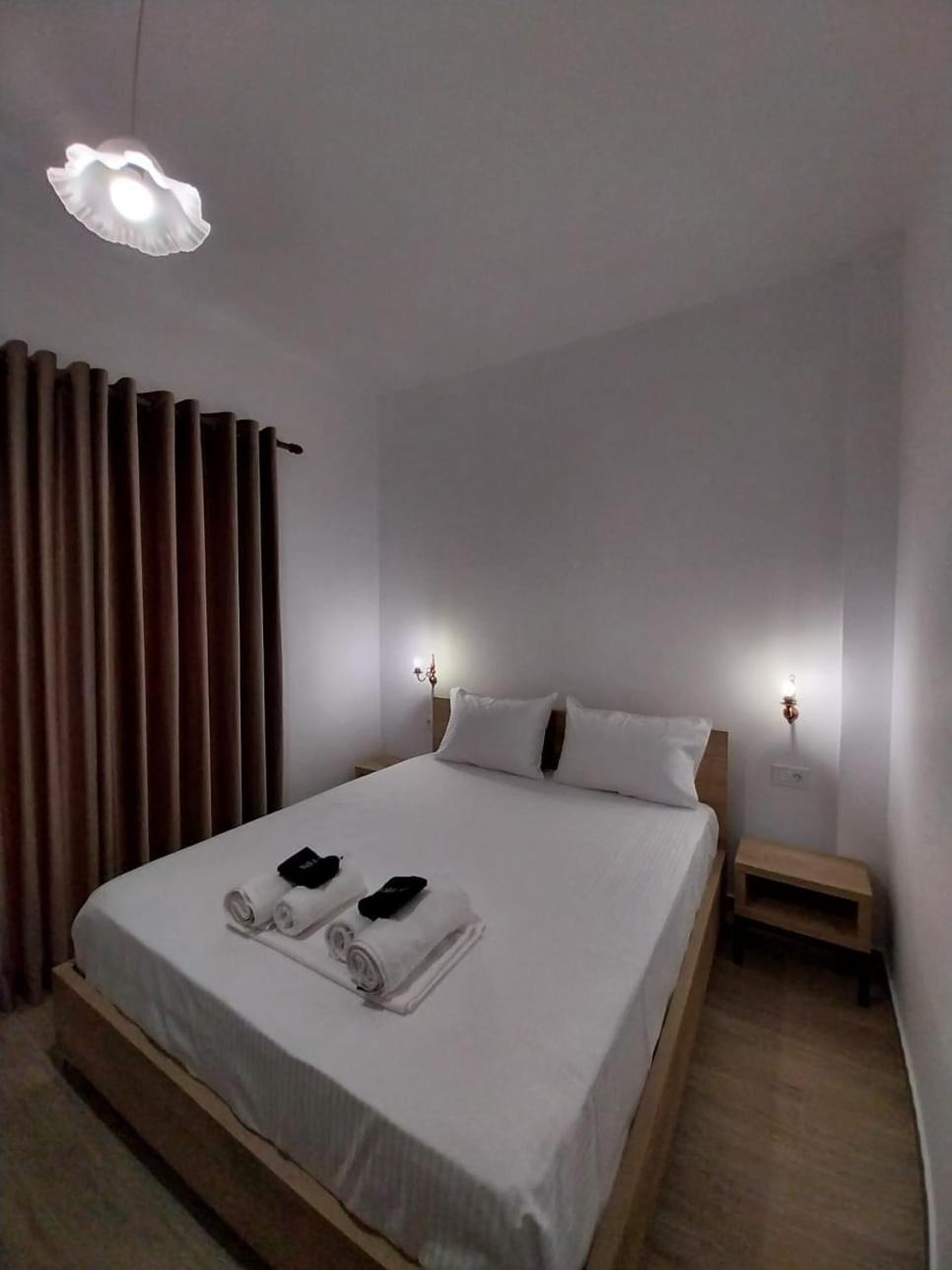 Lions Lair Hotel Himara