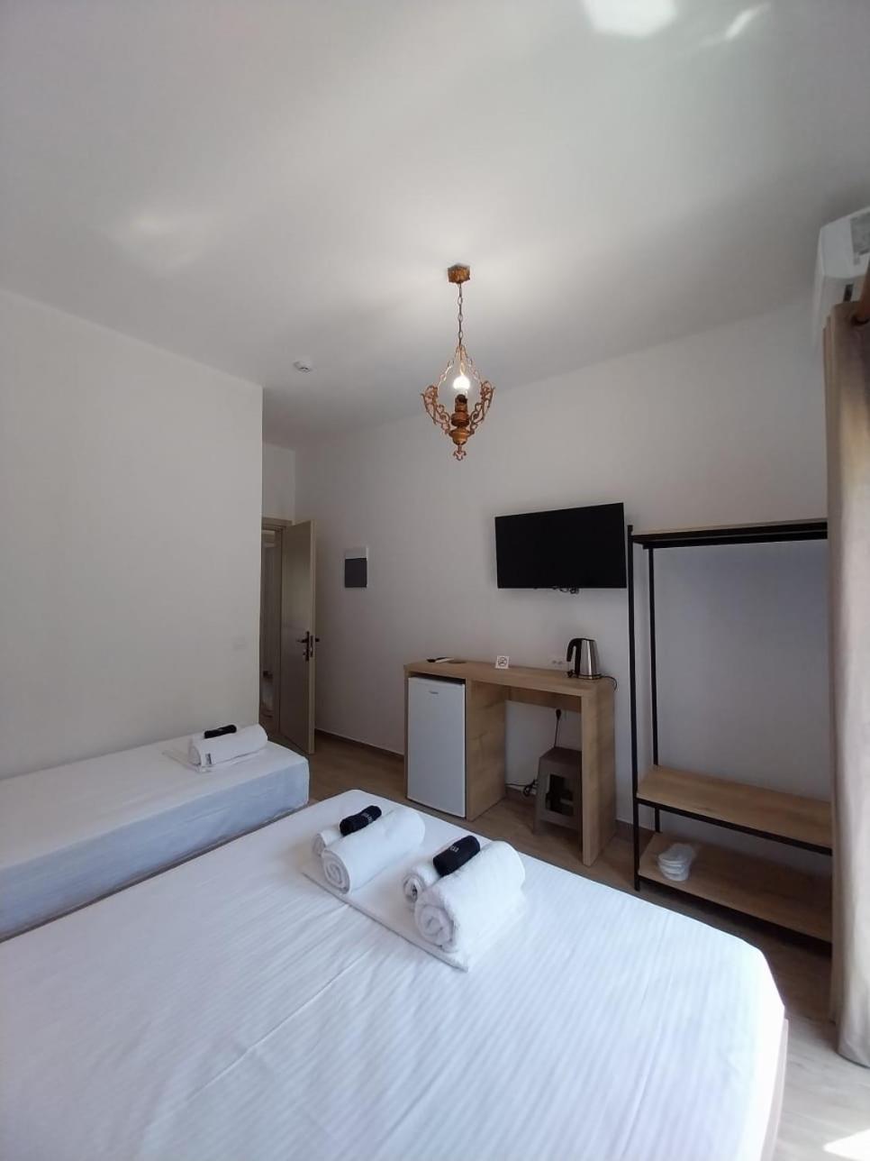 Lions Lair Hotel Himara
