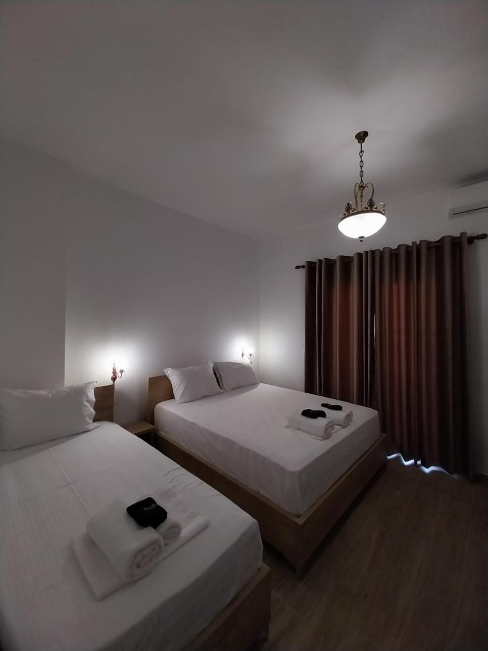 Hotel Lions Lair Himara