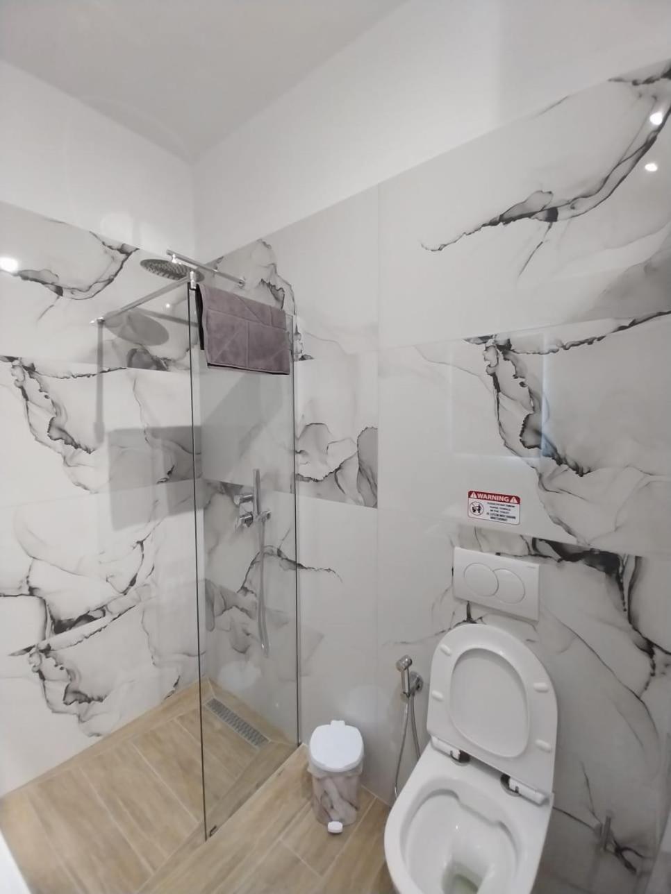 Lions Lair Hotel Himara