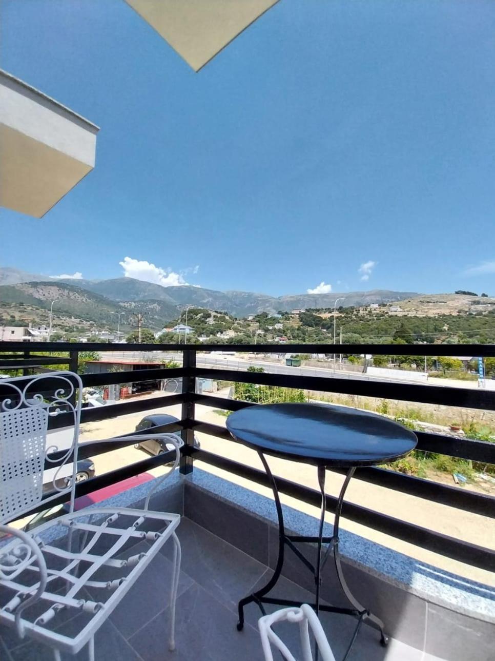 Hotel Lions Lair Himara