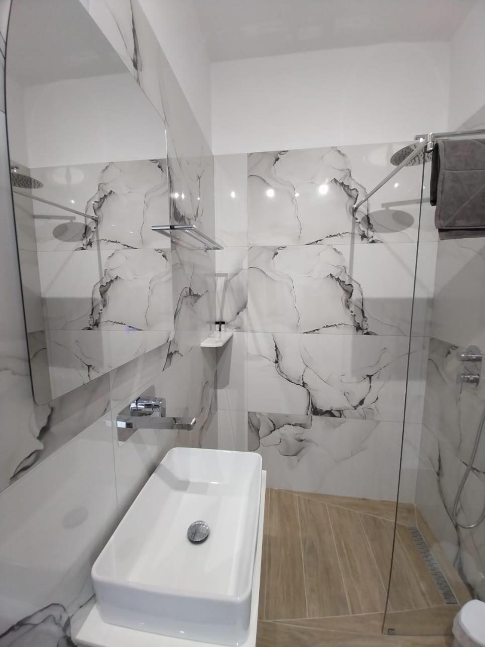 Lions Lair Hotel 3*