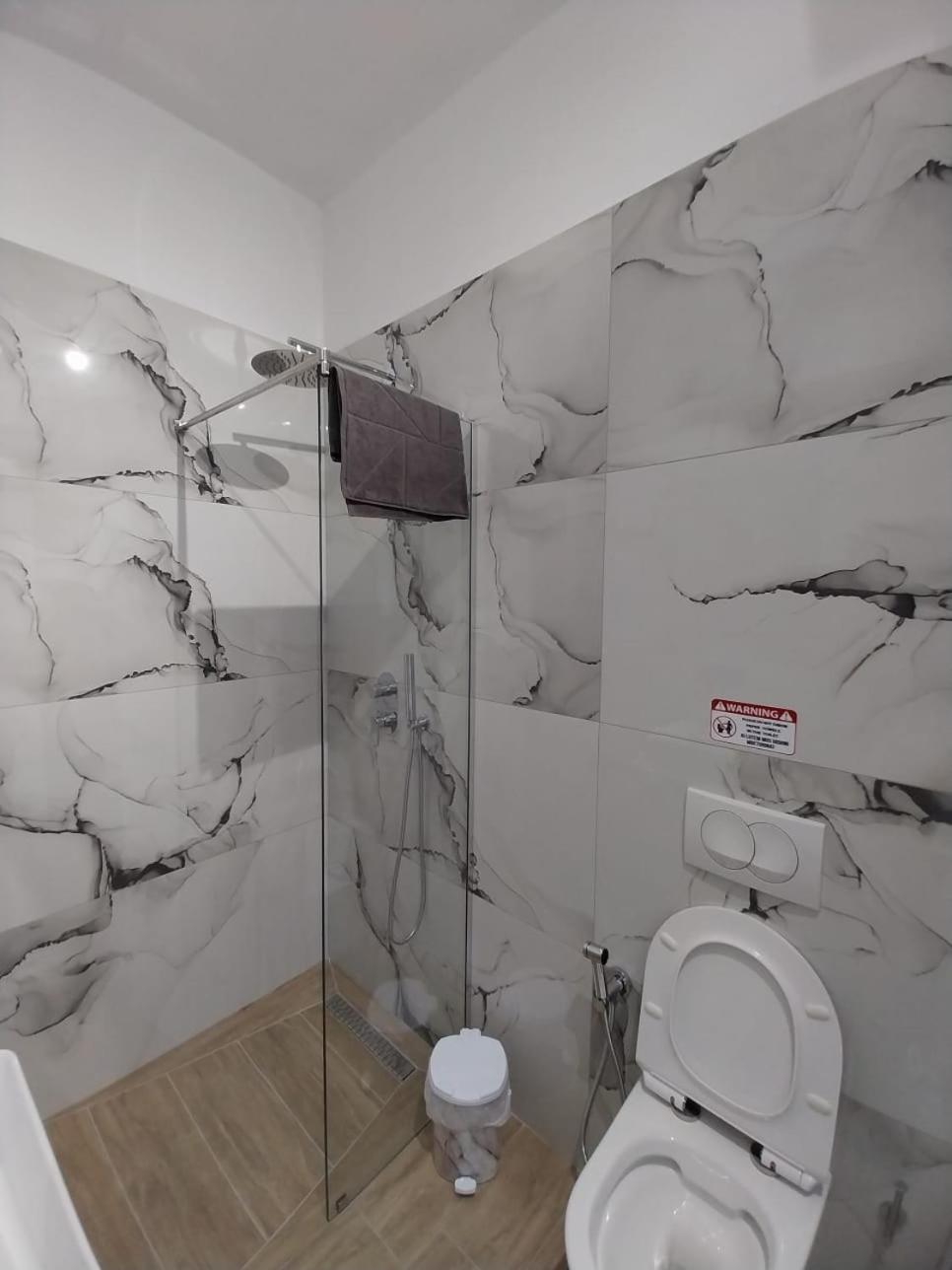 Hotel Lions Lair Himara