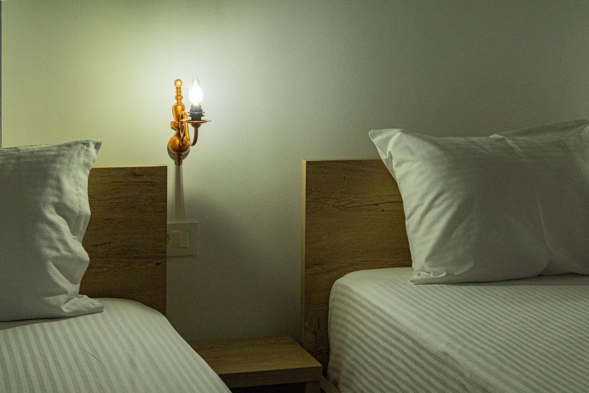 Lions Lair Hotel 3*