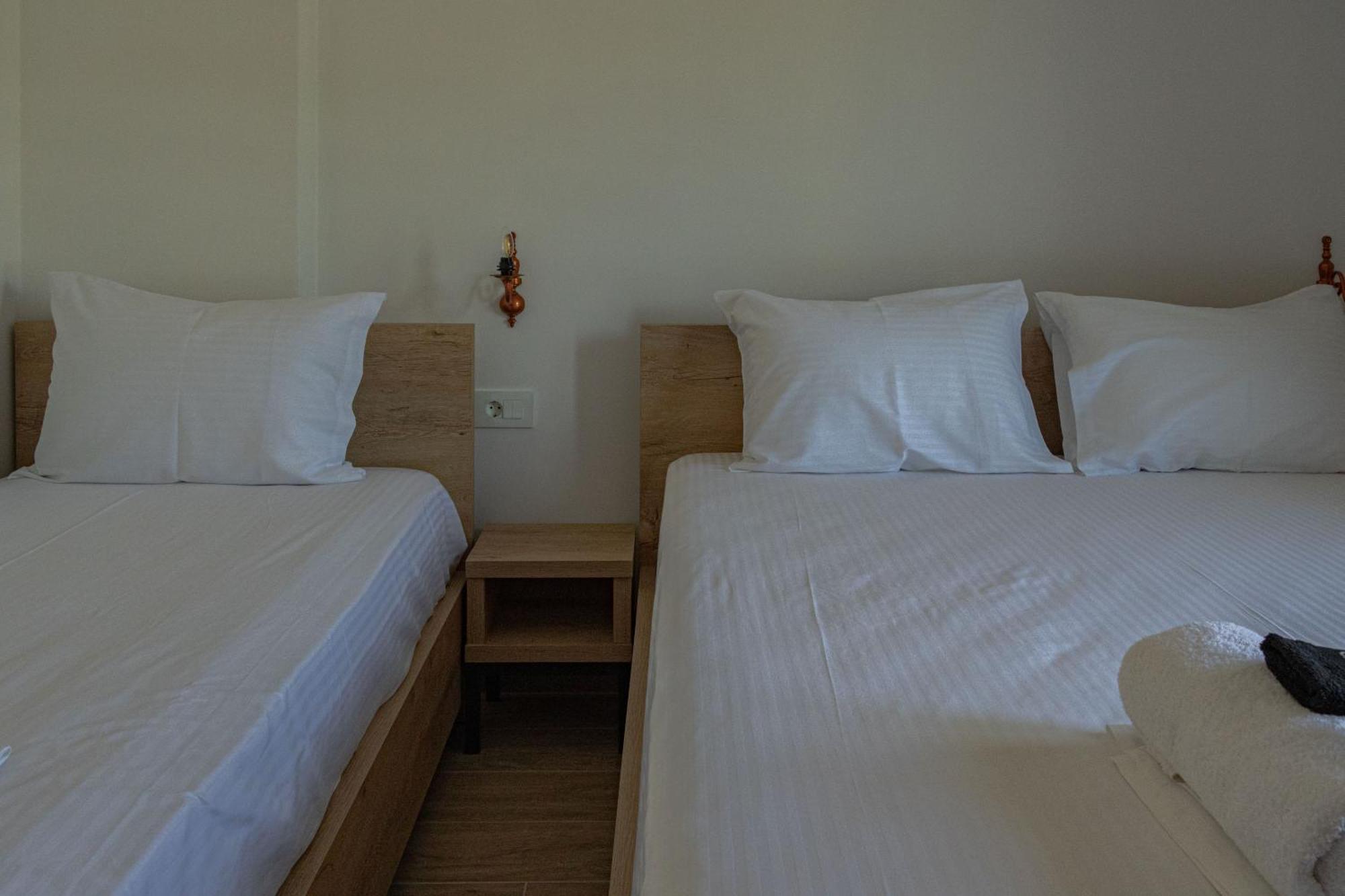 Lions Lair Hotel 3*