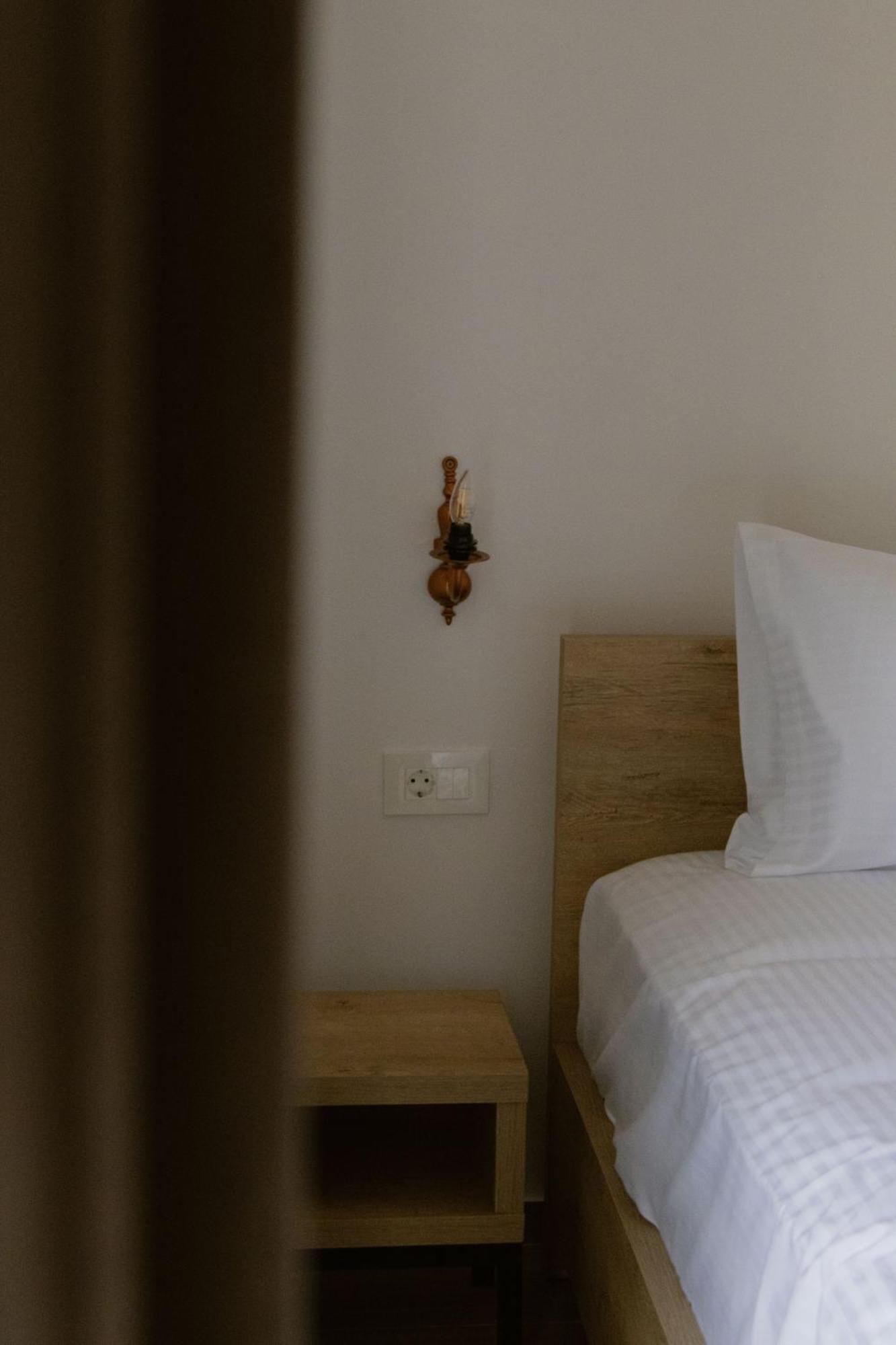Lions Lair Hotel Himara