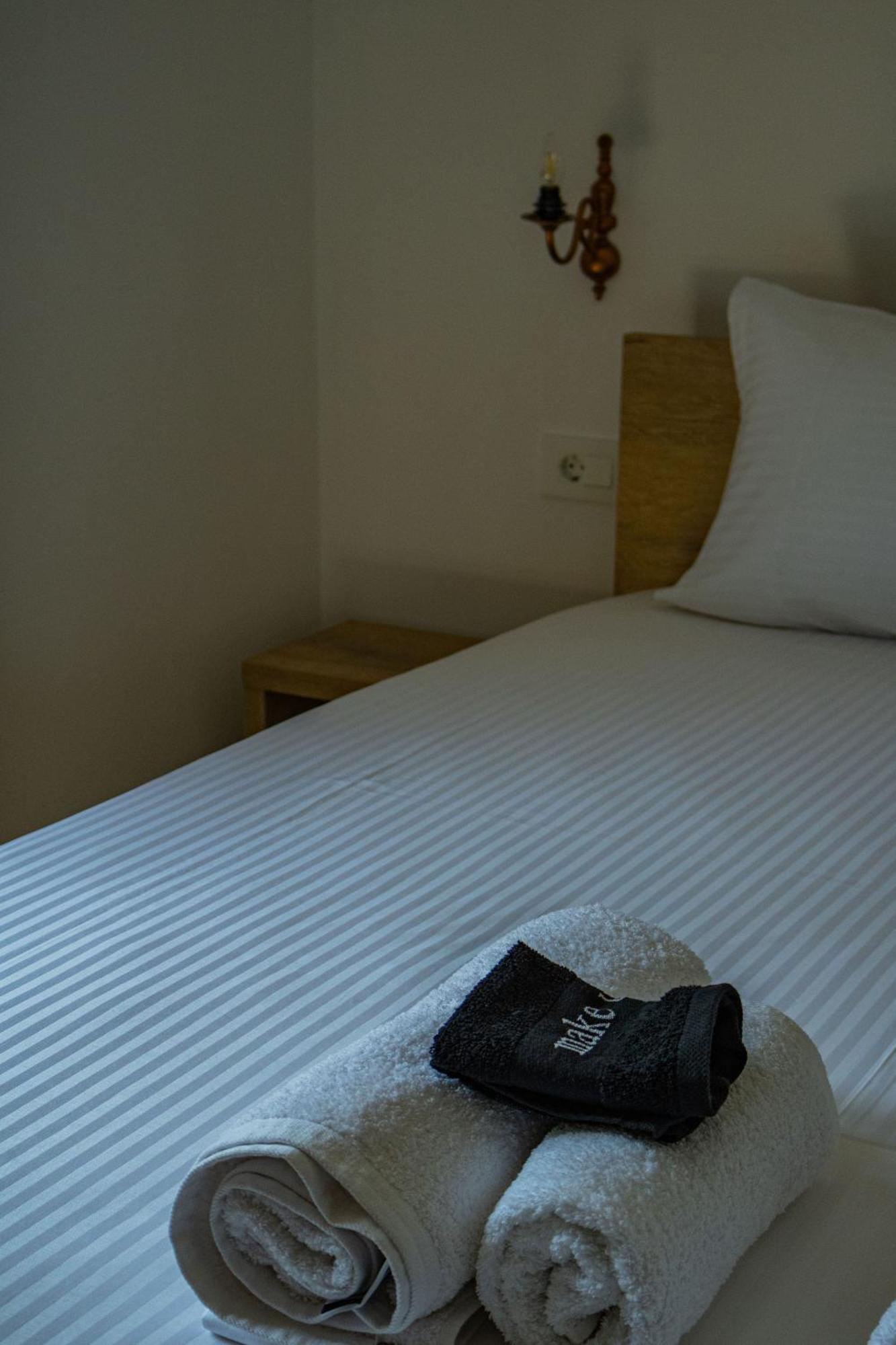 Lions Lair Hotel 3*